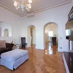 Lucrezio Caro Luxury Apartment