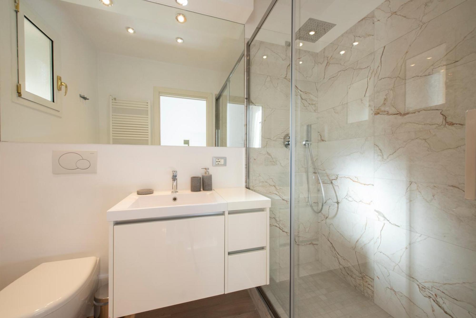 Lucrezio Caro Luxury Apartment