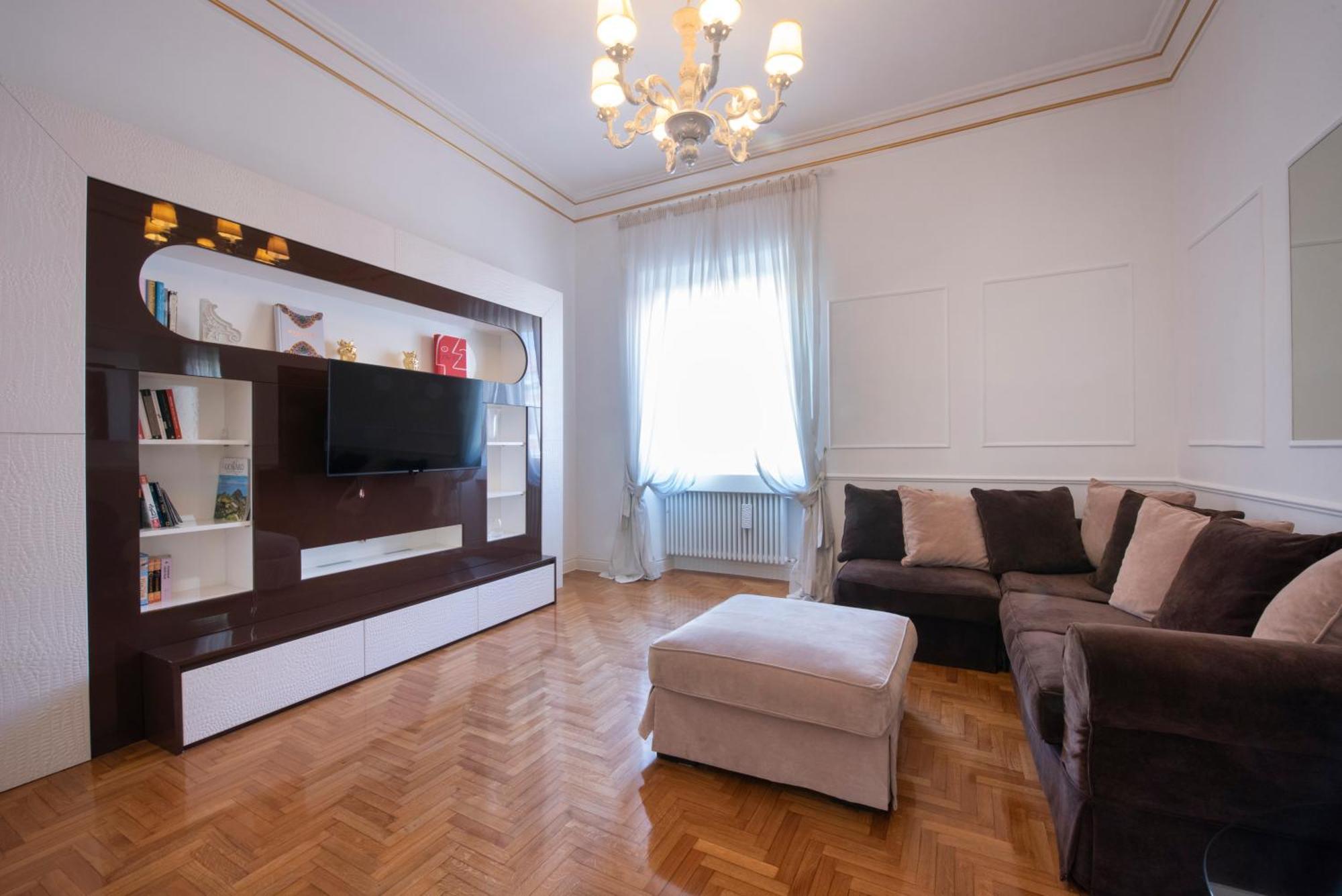 Lucrezio Caro Luxury Apartment *